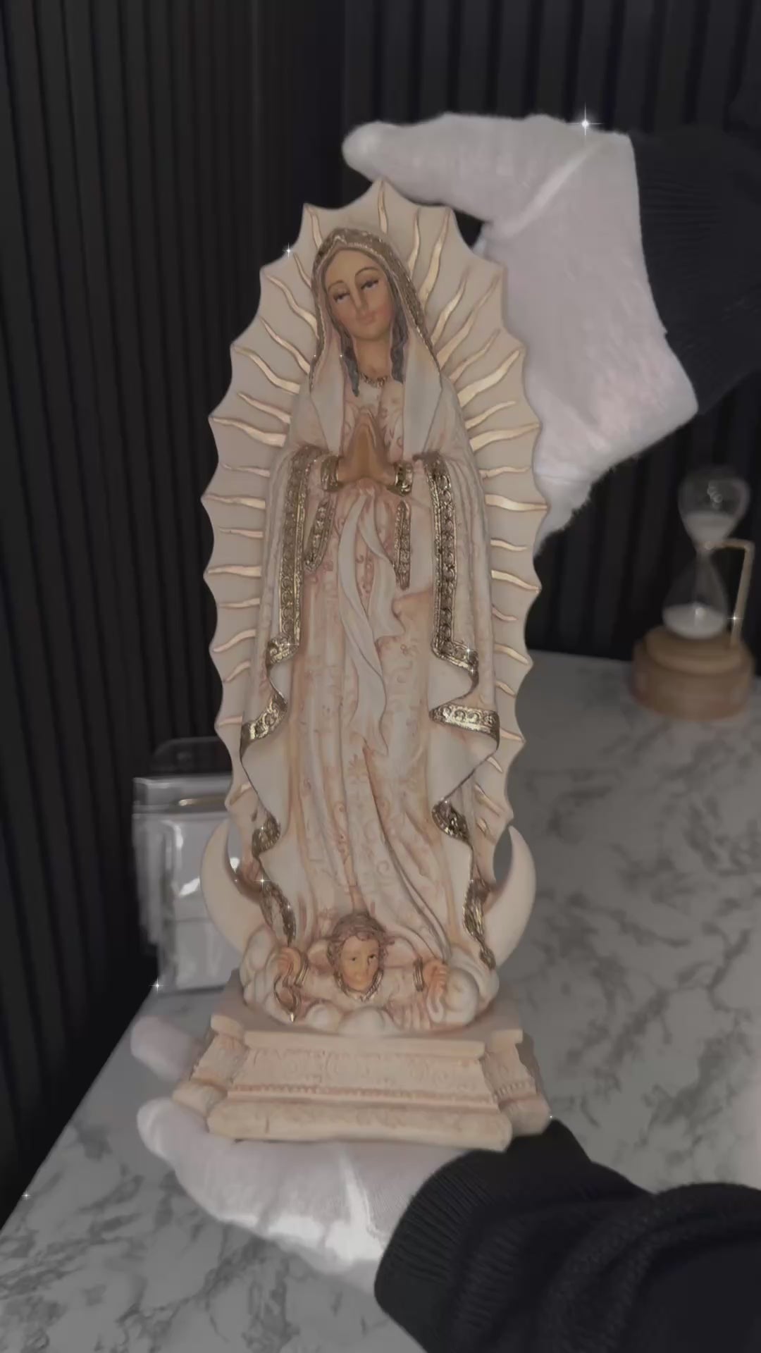 Virgen de Guadalupe Blanca en Acabados Dorados 30cm